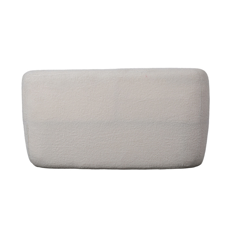 Canapé double arrondi en tissu imitation sherpa crème pour un look cosy Canapé double arrondi en tissu imitation sherpa crème pour un look cosy
